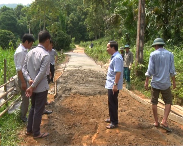 Lãnh đạo huyện Vị Xuyên kiểm tra thực hiện chương trình nông thôn mới tại xã Trung Thành
